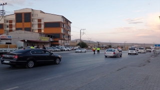 Bitlis’te kamyonetin çarptığı iki kişiden biri öldü