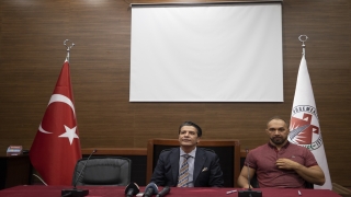 Başpehlivan Ali Gürbüz, Kırkgöz Döşemealtı Belediyesi Gençlik ve Spor’la sözleşme imzaladı