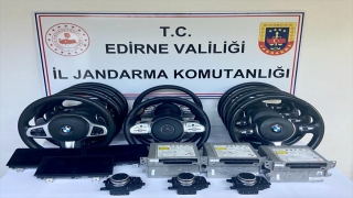 Edirne’de yurda kaçak sokulmak istenen 11 lüks araç direksiyonu ve otomobil parçaları ele geçirildi
