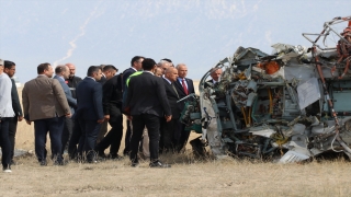 Tarım ve Orman Bakanı Vahit Kirişci, helikopter kazası alanını inceledi
