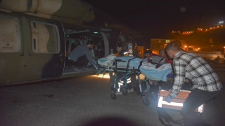 Hakkari’de acilen hastaneye ulaştırılması gereken hamile kadın helikopterle Van’a nakledildi