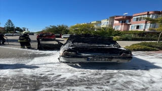Fethiye’de seyir halindeyken alev alan otomobil yandı