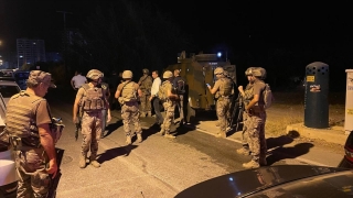 Mersin’de polisevine silahlı saldırıda 2 polis memuru yaralandı