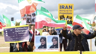 Berlin’de, İranlı Mahsa Emini’nin ölümü protesto edildi
