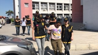 Adana’da sürücünün otomobilini, telefonunu ve parasını gasbeden 3 zanlı tutuklandı