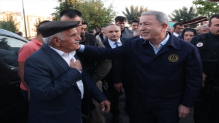 Milli Savunma Bakanı Akar, Şırnak’ta Valilik ve Belediyeyi ziyaret etti