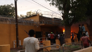 Burkina Faso’da darbe yanlısı göstericiler, Fransız Büyükelçiliğine saldırdı
