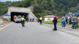 Zonguldak’ta duvara çarpıp evin bahçesine devrilen otomobilin sürücüsü öldü