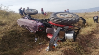 Sivas’ta devrilen traktörün altında kalan kişi öldü, sürücü yaralandı