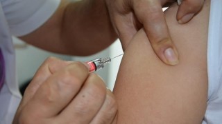 Almanya’dan getirilen Kovid-19 aşısı Sakarya ve Kocaeli’de gönüllülere uygulanmaya başlandı