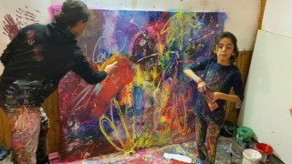 Almanya’da iki genç ressamın tablosu depremzedeler için satılacak