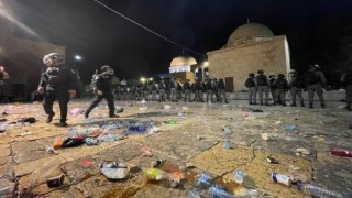 Terör Devleti İsrail Mescidi Aksa'da Cemaate Saldırdı