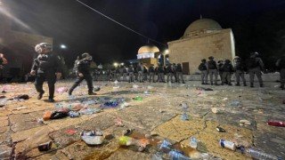 Terör Devleti İsrail Mescidi Aksa'da Cemaate Saldırdı