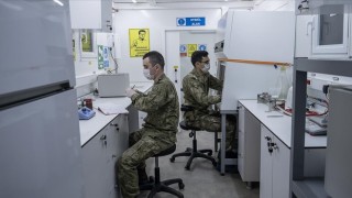 Türk Silahlı Kuvvetlerinin mobil laboratuvarları halk sağlığı için çalışıyor