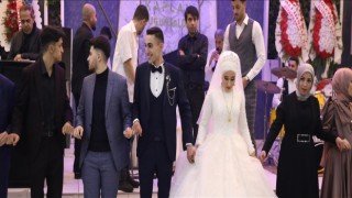 Diyarbakır annesi, terörden kurtardığı oğlunun düğününü yaptı