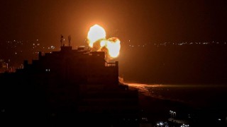 Gazze'nin merkezindeki camiye hava saldırısı