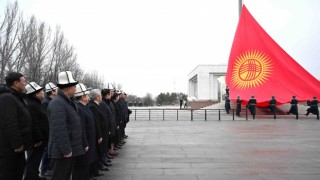 İşte Kırgızistan'ın yeni bayrağı
