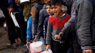 Gazze'de aç bırakılan halk için dünyaya yardım çağrısı