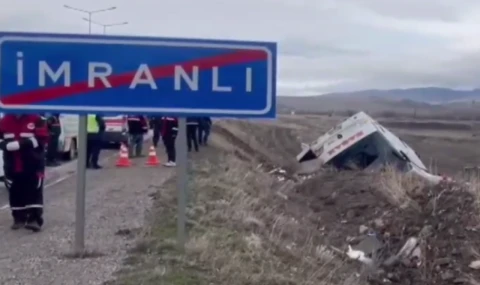 Sivas’ta otobüs devrildi: 2 ölü, 23 yaralı
