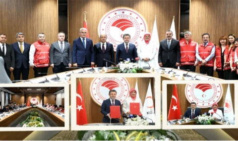 Kan bağışına üç fidan