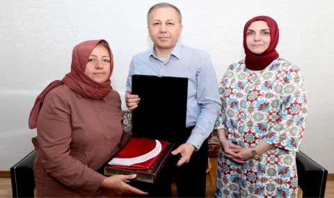 Bakan Yerlikaya’dan şehit bekçinin ailesine ziyaret