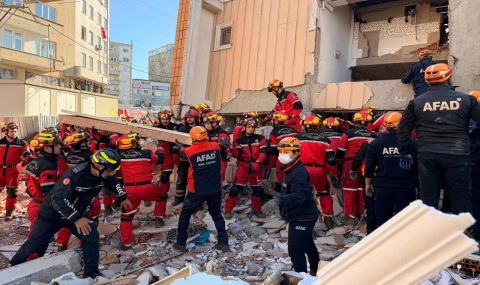 Gebze enkazında kurtarma sürüyor