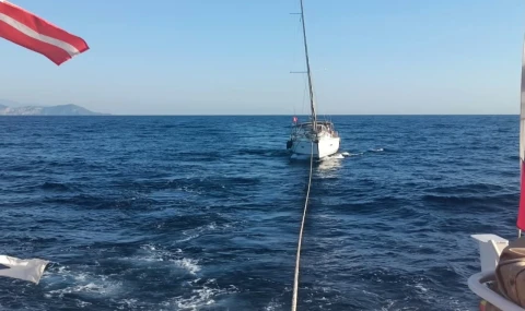 Fethiye açıklarında sürüklenen teknedeki 5 kişi kurtarıldı