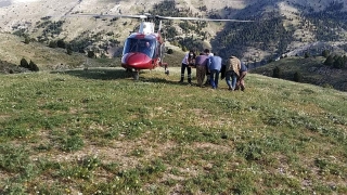 Yaylada rahatsızlanan genç ambulans helikopterle hastaneye kaldırıldı