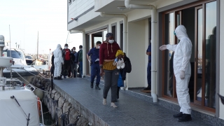 Yunan sahil güvenliğince Türk kara sularına itildikleri iddia edilen sığınmacılar kurtarıldı