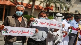 Gazzeliler, selden etkilenen Sudan halkıyla dayanışma gösterisi düzenledi