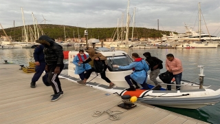 İzmir’de Türk kara sularına geri itilen 10 sığınmacı kurtarıldı
