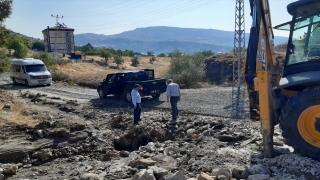 Tunceli’nin Hozat ilçesinde şiddetli sağanak taşkına neden oldu
