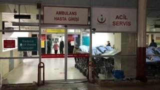 İzmir’de sahte içkiden zehirlendikleri şüphesiyle hastaneye başvuranlardan 4’ü hayatını kaybetti