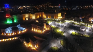 Erzurum’un tarihi mekanları gece ışıklandırma sistemiyle renklendi
