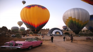 Sıcak hava balonları Kapadokya’ya renk katıyor