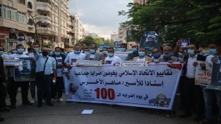 Gazzelilerden 99 gündür açlık grevindeki Filistinli tutuklu Ahres’e destek gösterisi