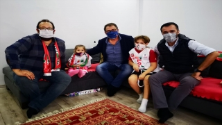 Karşıyaka Spor Kulübü Başkanı Turgay Büyükkarcı’dan minik Ayda’ya ziyaret
