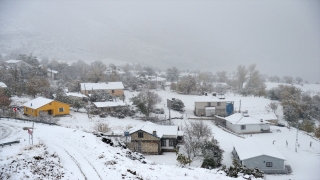 Tunceli’ye mevsimin ilk karı yağdı