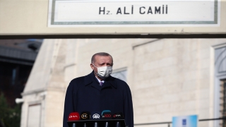 Cumhurbaşkanı Erdoğan cuma namazını Hz. Ali Camisi’nde kıldı