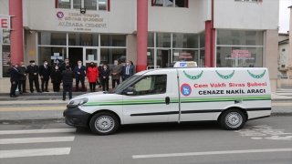 Sivas Belediyesi CEM Vakfına cenaze nakil aracı hediye etti