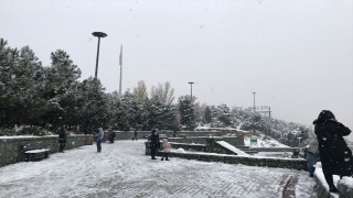 İran’ın başkenti Tahran’a mevsimin ilk karı yağdı