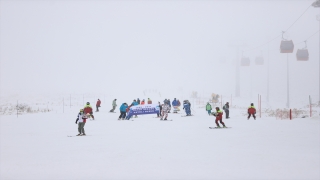 Erciyes’te kar kalınlığı 40 santimetreye ulaştı, kayak sezonu açıldı