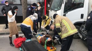 Bursa’da zincirleme kazada iki araç arasında sıkışan kişi yaralandı