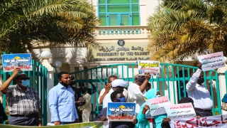 Sudan’da İsrail’le normalleşme karşıtları ”Abraham Anlaşması”nı protesto etti