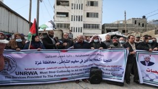 UNRWA’nın mültecilere eşit gıda dağıtma kararı Gazze’de protesto edildi