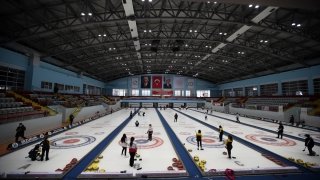 Curling Süper Lig müsabakaları Erzurum’da başladı