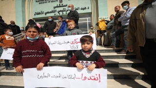 Gazzeliler, hasta çocuklarının Batı Şeria tedavi edilmesinin sağlanmasını istiyor
