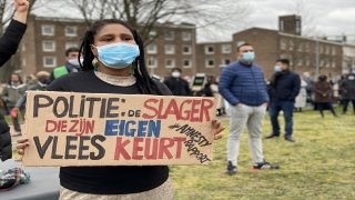 Hollanda’da polisin öldürülen Türk genciyle ilgili ırkçı söylemleri protesto edildi