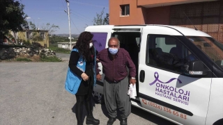 Mersin’de kanser hastaları ”OnkoBüs” hizmetiyle hastaneye götürülüyor