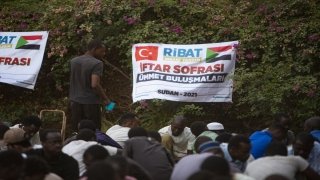 Ribat Vakfı, Sudan’da Uluslararası Afrika Üniversitesinde okuyan 1500 öğrenciye iftar verdi